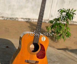 Guitare acoustique en vente à Lomé